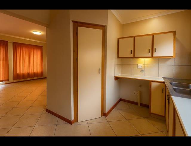 2 BEDROOM TOWNHOUSE FOR SALE IN PIERRE VAN RYNEVELD